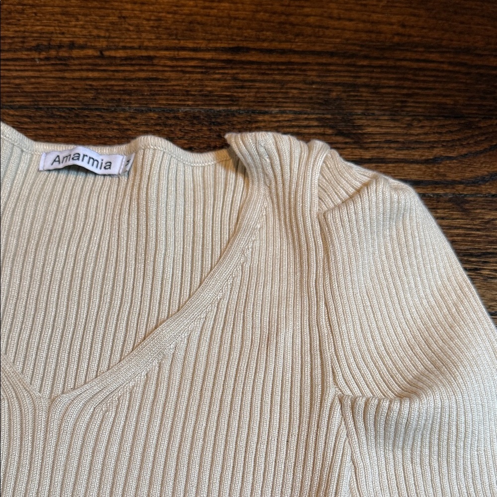 Cream Ribbed V-Neck Sweater women’s size medium - Picture 12 of 12